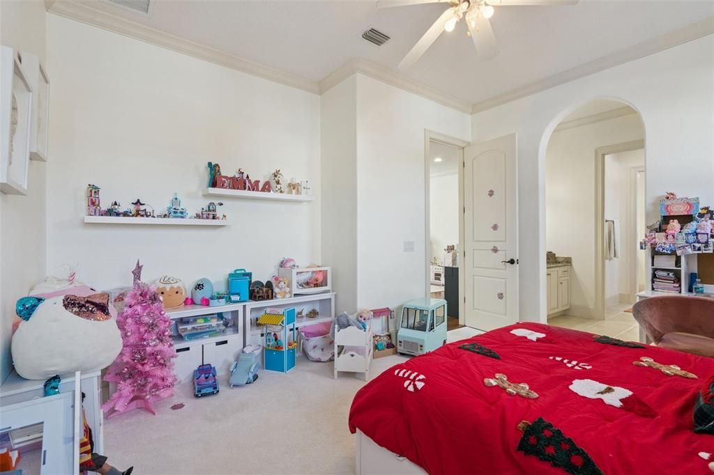 For Sale: $2,299,000 (6 beds, 5 baths, 4679 Square Feet)