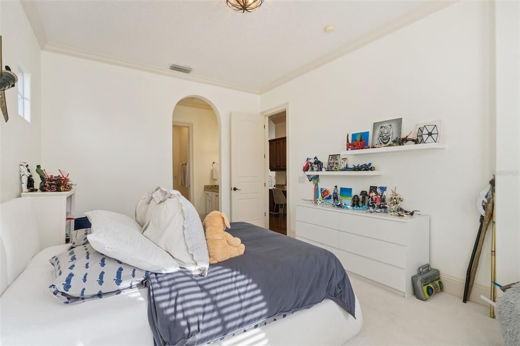 For Sale: $2,299,000 (6 beds, 5 baths, 4679 Square Feet)