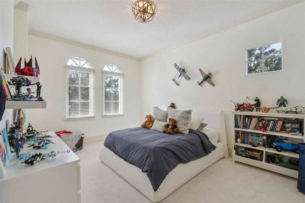 For Sale: $2,299,000 (6 beds, 5 baths, 4679 Square Feet)