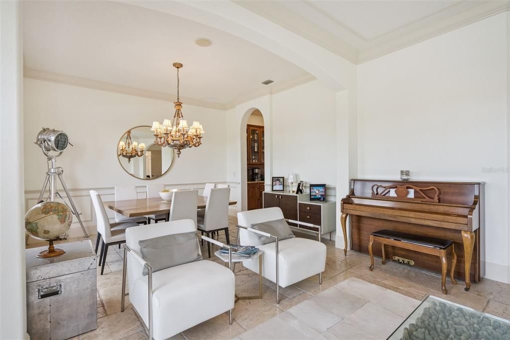 For Sale: $2,299,000 (6 beds, 5 baths, 4679 Square Feet)