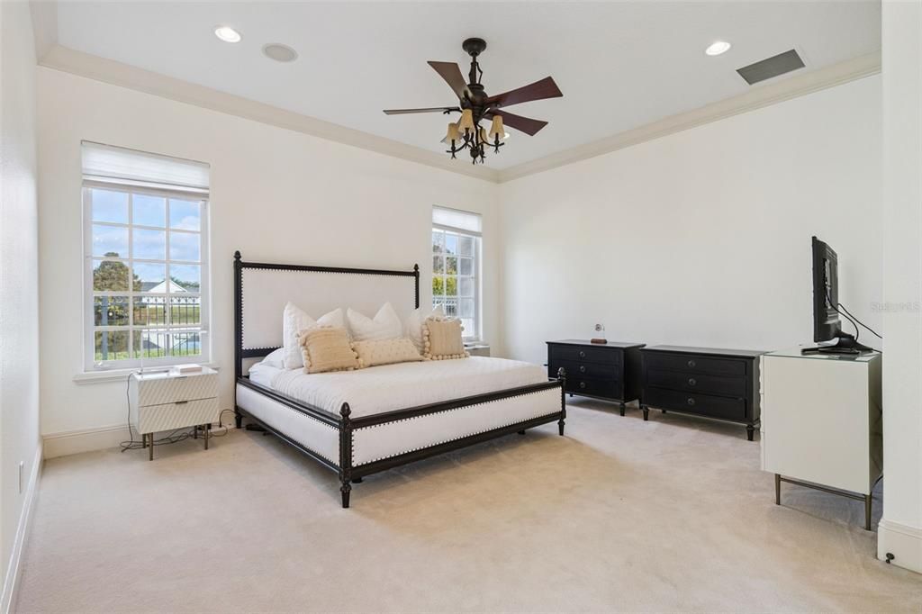 For Sale: $2,299,000 (6 beds, 5 baths, 4679 Square Feet)