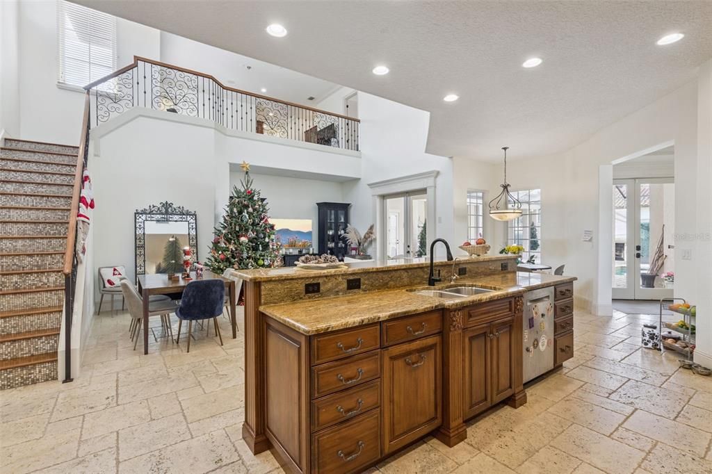 For Sale: $2,299,000 (6 beds, 5 baths, 4679 Square Feet)