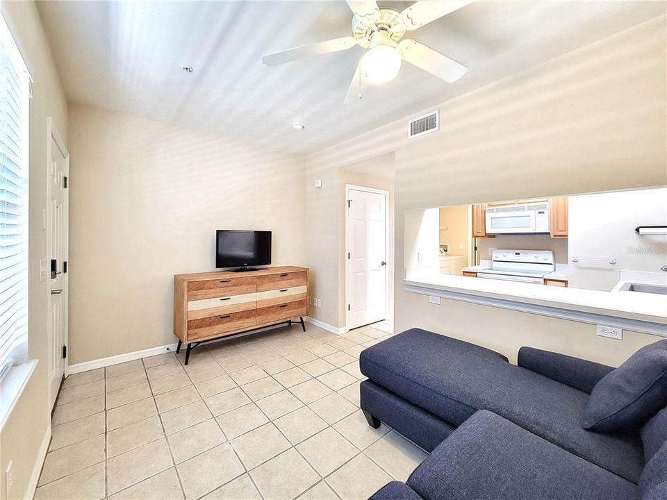 На продажу: $195,000 (1 спален, 1 ванн, 430 Квадратных фут)