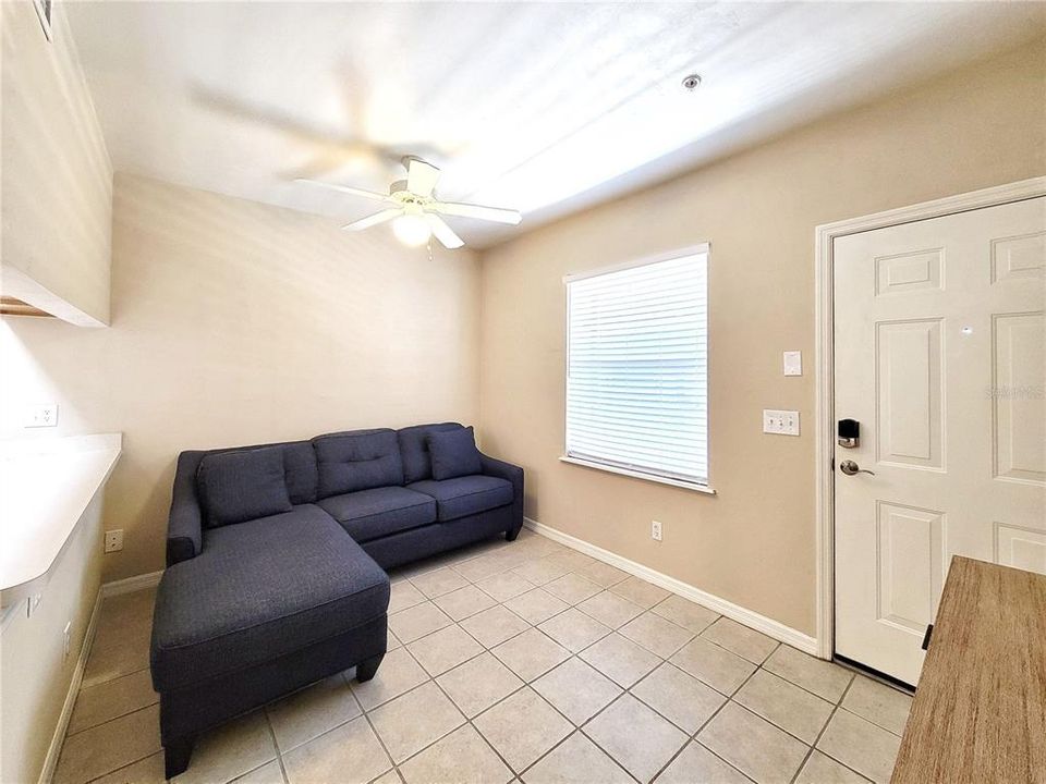 На продажу: $195,000 (1 спален, 1 ванн, 430 Квадратных фут)