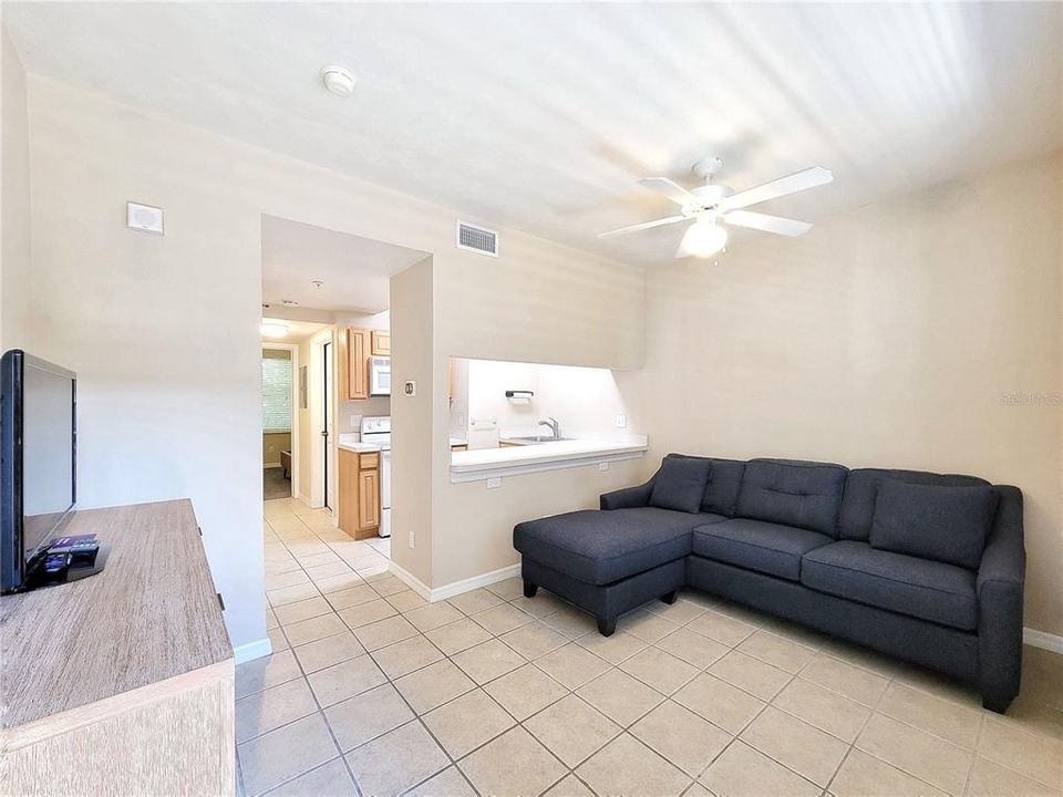 На продажу: $195,000 (1 спален, 1 ванн, 430 Квадратных фут)