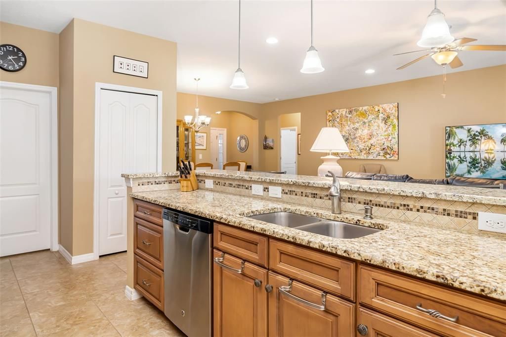 待售: $450,000 (3 贝兹, 2 浴室, 1844 平方英尺)