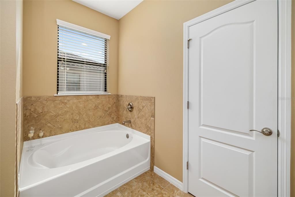 待售: $450,000 (3 贝兹, 2 浴室, 1844 平方英尺)