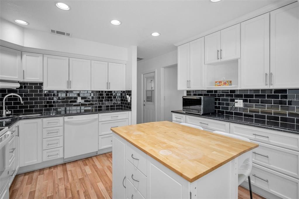 En Venta: $385,000 (3 camas, 2 baños, 1255 Pies cuadrados)