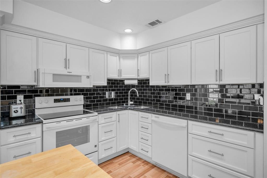 En Venta: $385,000 (3 camas, 2 baños, 1255 Pies cuadrados)