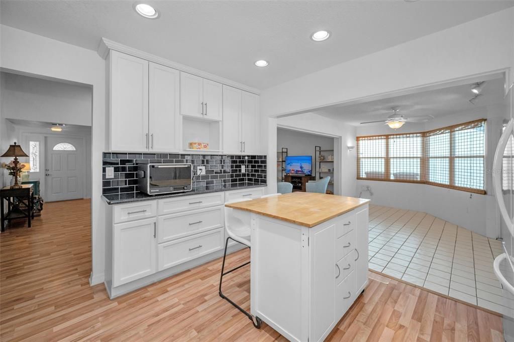 En Venta: $385,000 (3 camas, 2 baños, 1255 Pies cuadrados)