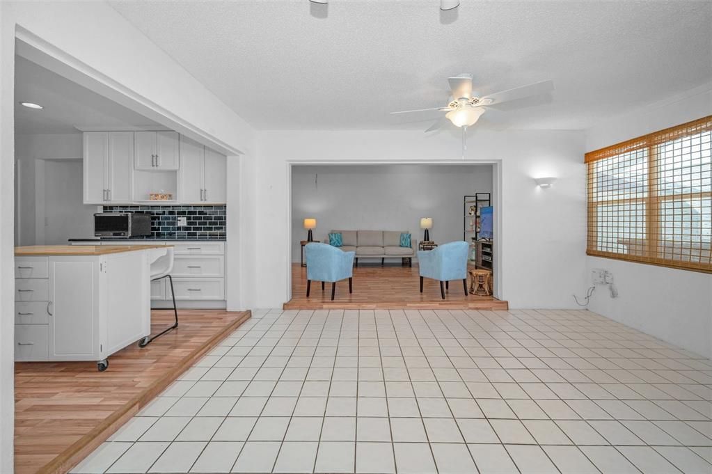 En Venta: $385,000 (3 camas, 2 baños, 1255 Pies cuadrados)