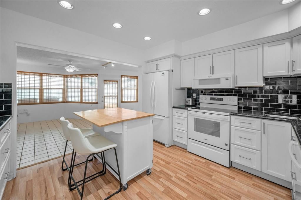 En Venta: $385,000 (3 camas, 2 baños, 1255 Pies cuadrados)