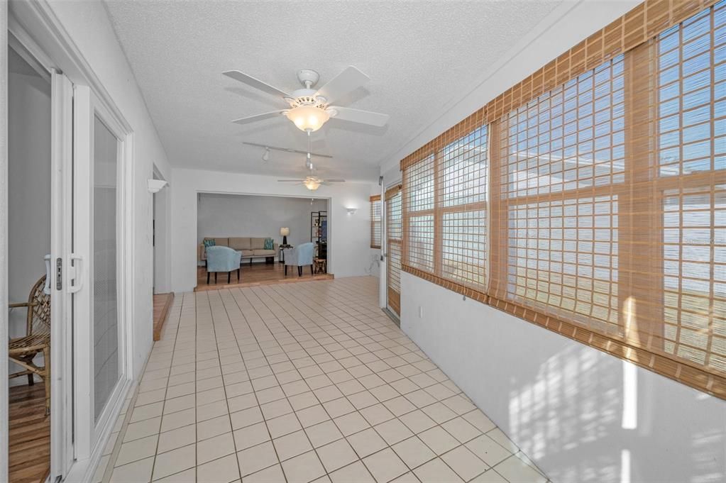 En Venta: $385,000 (3 camas, 2 baños, 1255 Pies cuadrados)