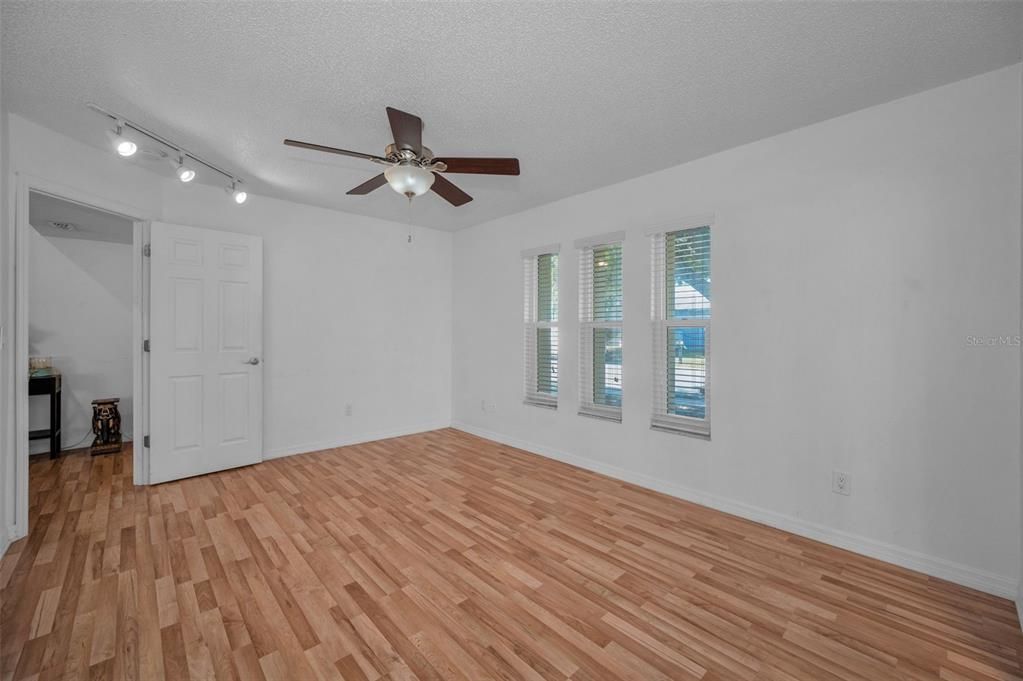 En Venta: $385,000 (3 camas, 2 baños, 1255 Pies cuadrados)