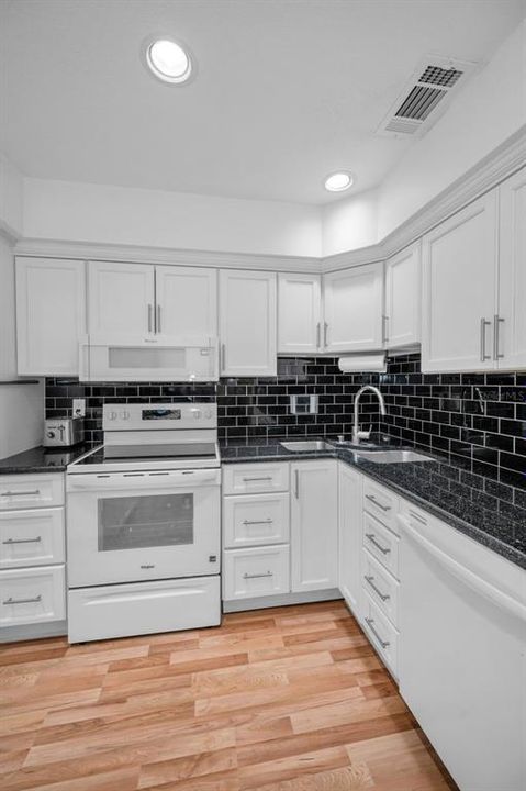 En Venta: $385,000 (3 camas, 2 baños, 1255 Pies cuadrados)