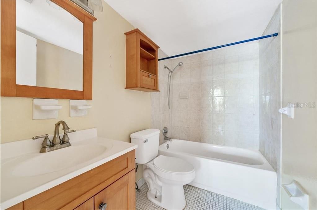 待售: $215,000 (3 贝兹, 2 浴室, 1096 平方英尺)