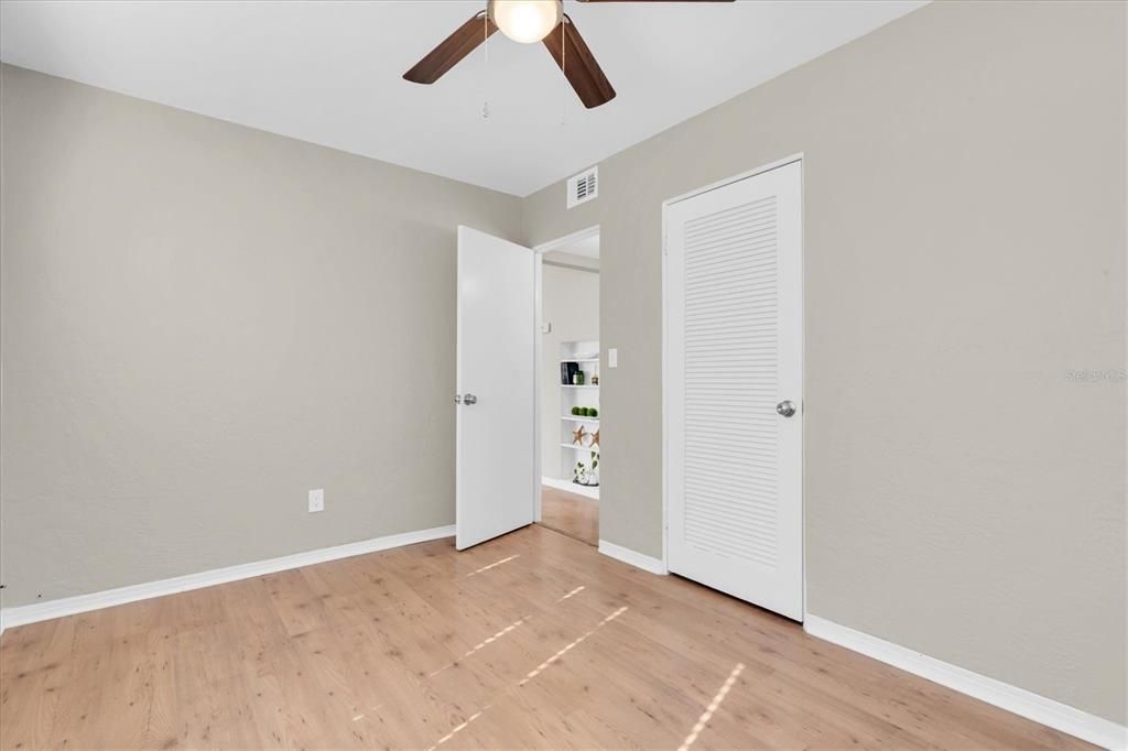 待售: $295,000 (3 贝兹, 1 浴室, 897 平方英尺)