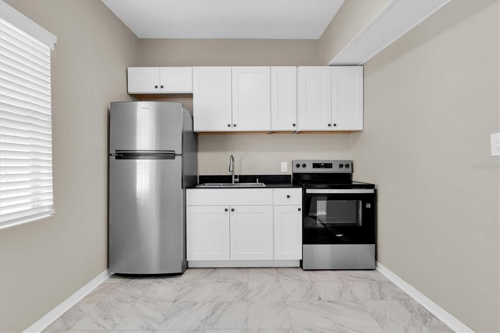 待售: $295,000 (3 贝兹, 1 浴室, 897 平方英尺)