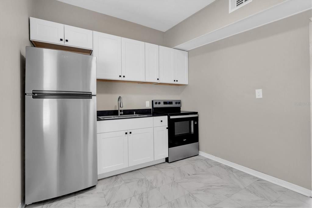 待售: $295,000 (3 贝兹, 1 浴室, 897 平方英尺)