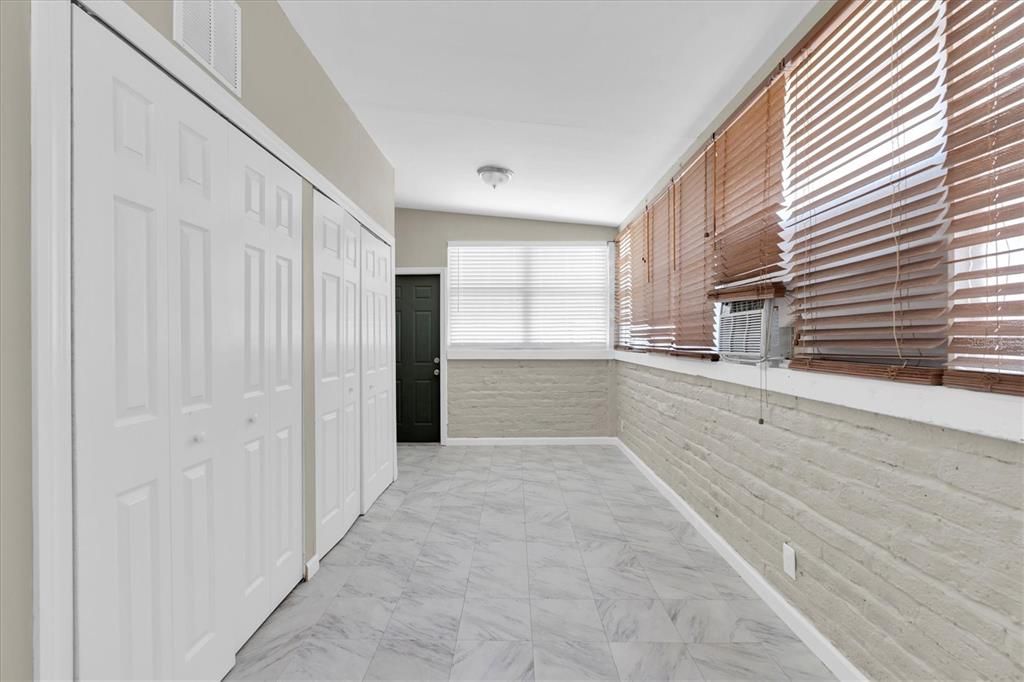 待售: $295,000 (3 贝兹, 1 浴室, 897 平方英尺)