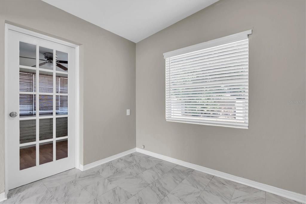 待售: $295,000 (3 贝兹, 1 浴室, 897 平方英尺)