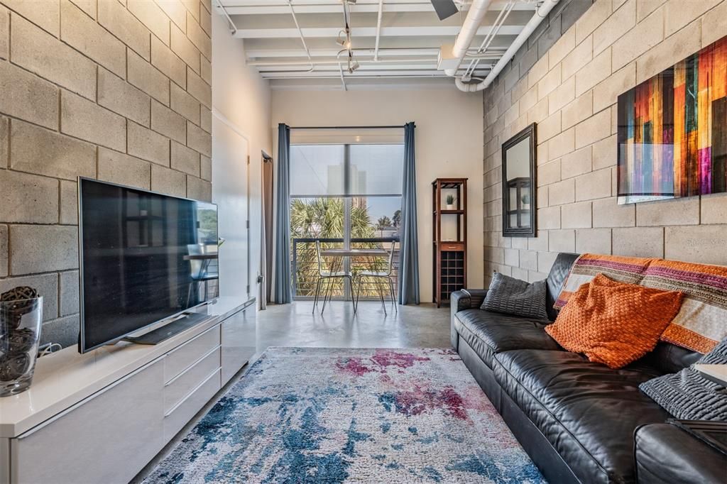 En Venta: $349,900 (1 camas, 1 baños, 794 Pies cuadrados)