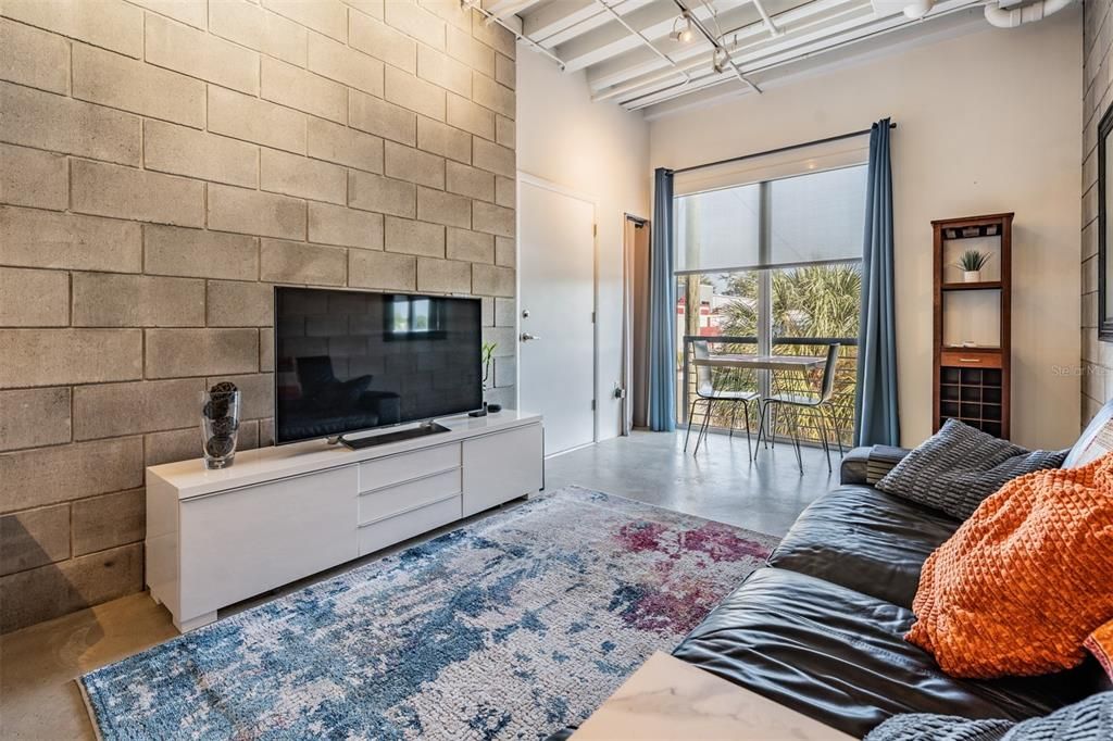 En Venta: $349,900 (1 camas, 1 baños, 794 Pies cuadrados)