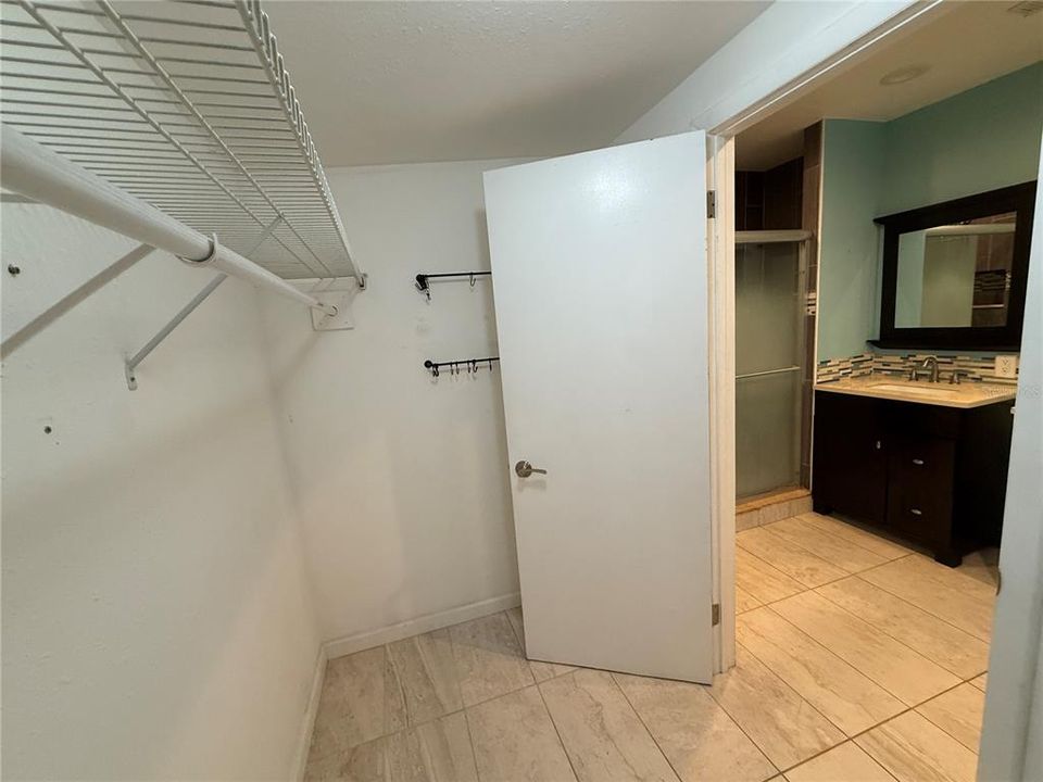 For Rent: $2,300 (2 beds, 2 baths, 1251 Square Feet)