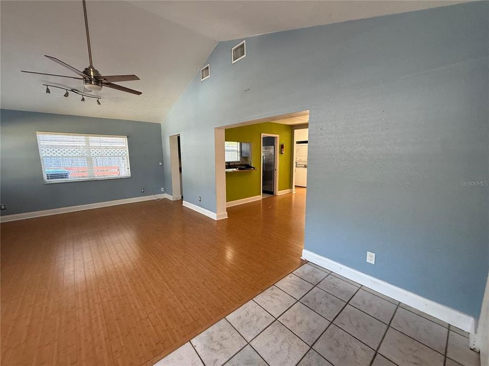 For Rent: $2,300 (2 beds, 2 baths, 1251 Square Feet)