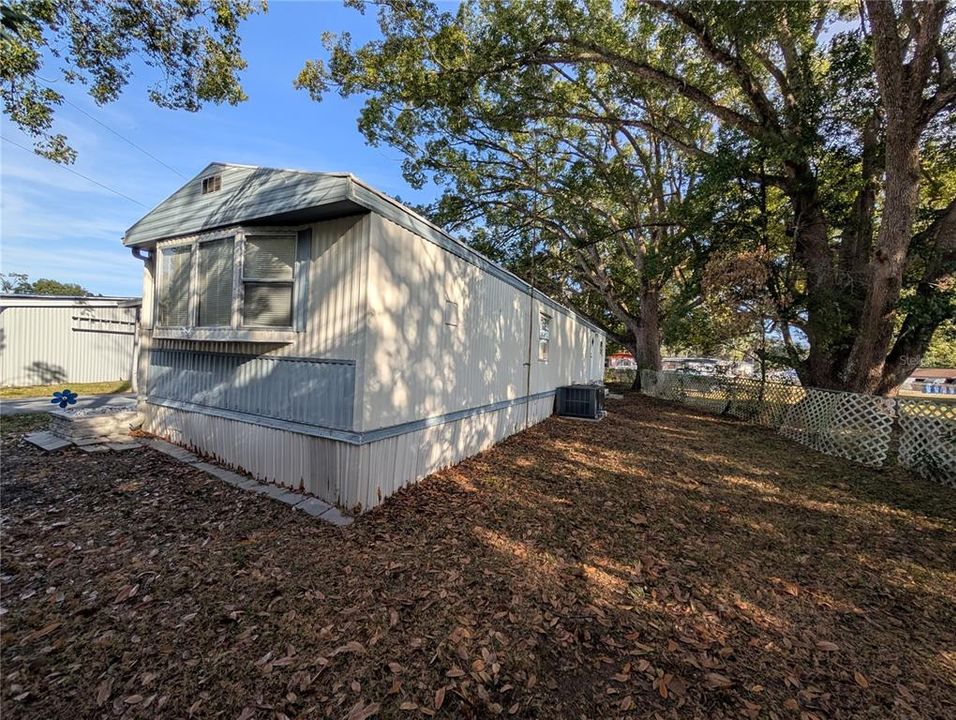 For Rent: $1,200 (2 beds, 1 baths, 782 Square Feet)