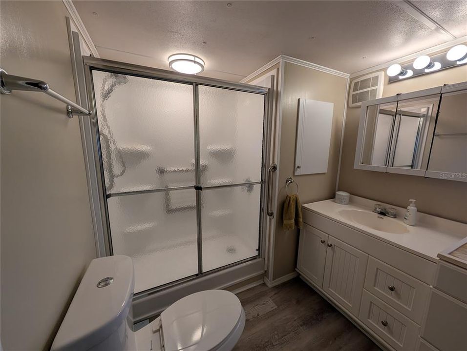 For Rent: $1,200 (2 beds, 1 baths, 782 Square Feet)