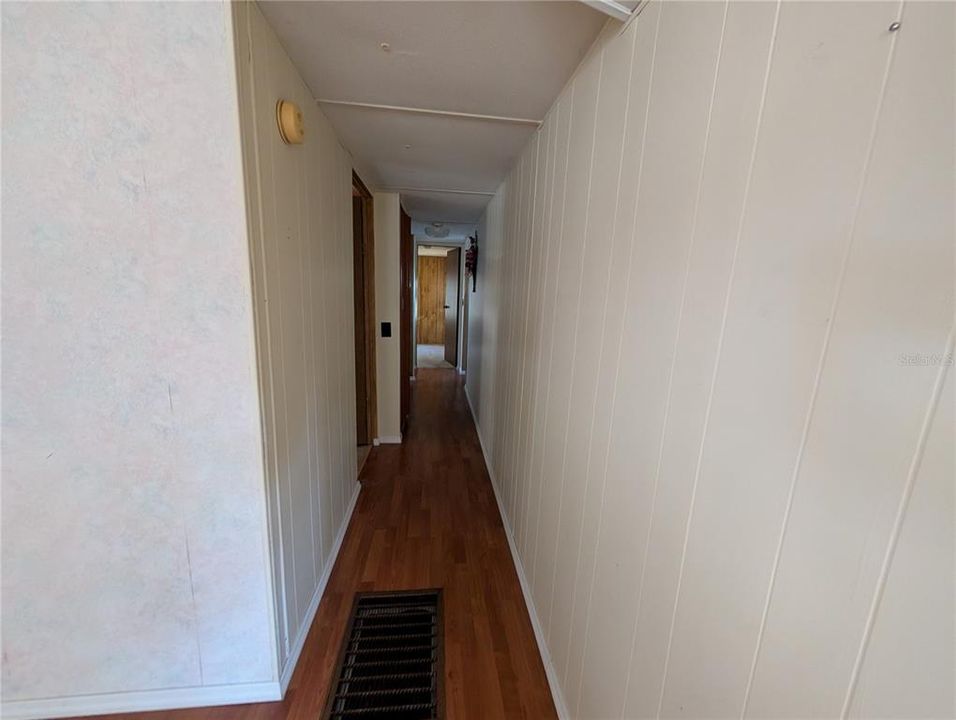 For Rent: $1,200 (2 beds, 1 baths, 782 Square Feet)