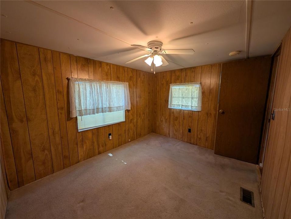 For Rent: $1,200 (2 beds, 1 baths, 782 Square Feet)