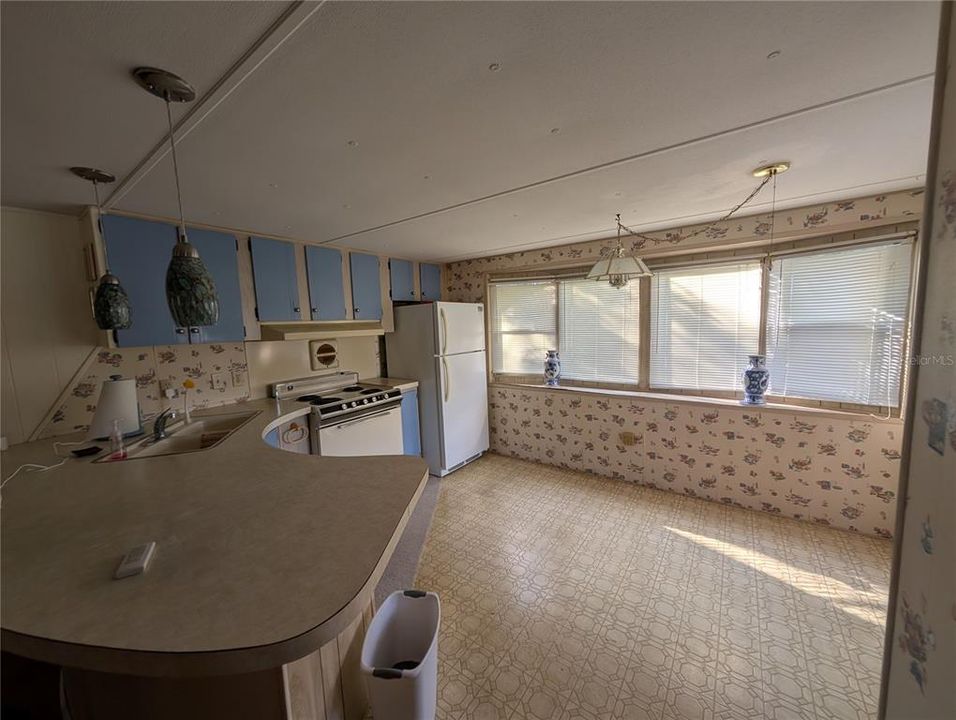 For Rent: $1,200 (2 beds, 1 baths, 782 Square Feet)