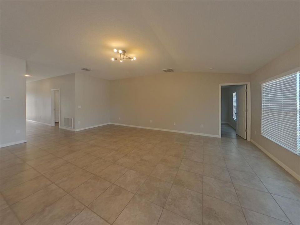 出租: $2,249 (4 贝兹, 2 浴室, 1935 平方英尺)