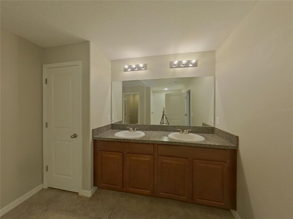 出租: $2,249 (4 贝兹, 2 浴室, 1935 平方英尺)