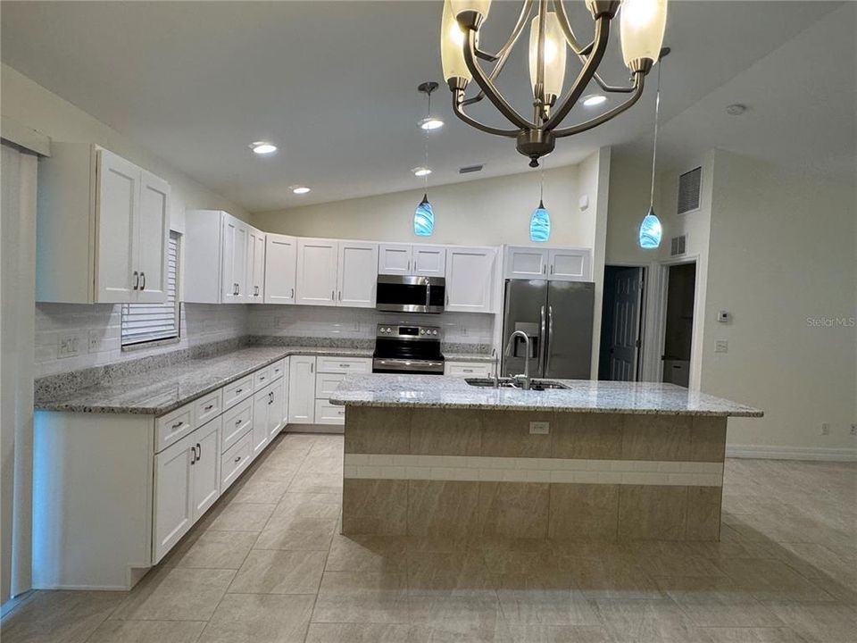 出租: $1,825 (3 贝兹, 2 浴室, 1427 平方英尺)