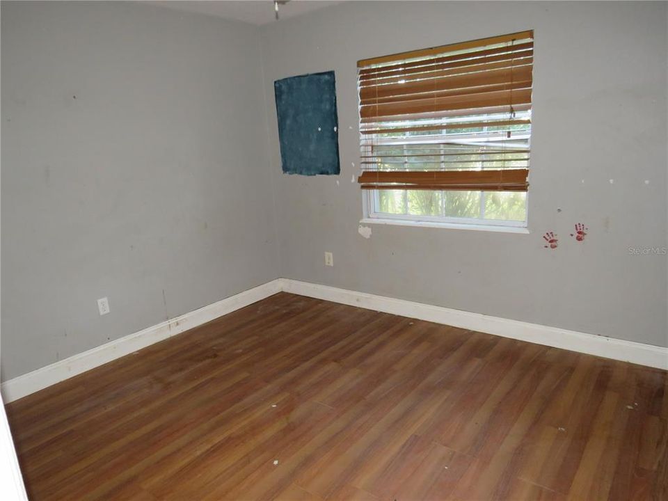 For Sale: $299,900 (3 beds, 3 baths, 1588 Square Feet)