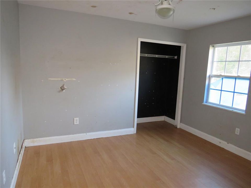 For Sale: $299,900 (3 beds, 3 baths, 1588 Square Feet)