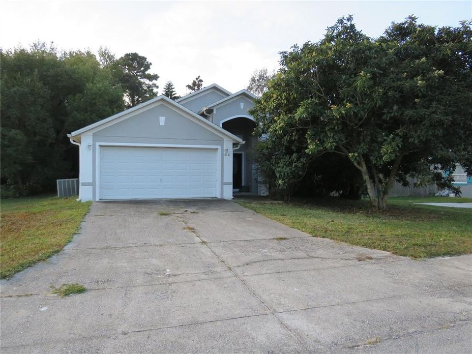 For Sale: $299,900 (3 beds, 3 baths, 1588 Square Feet)