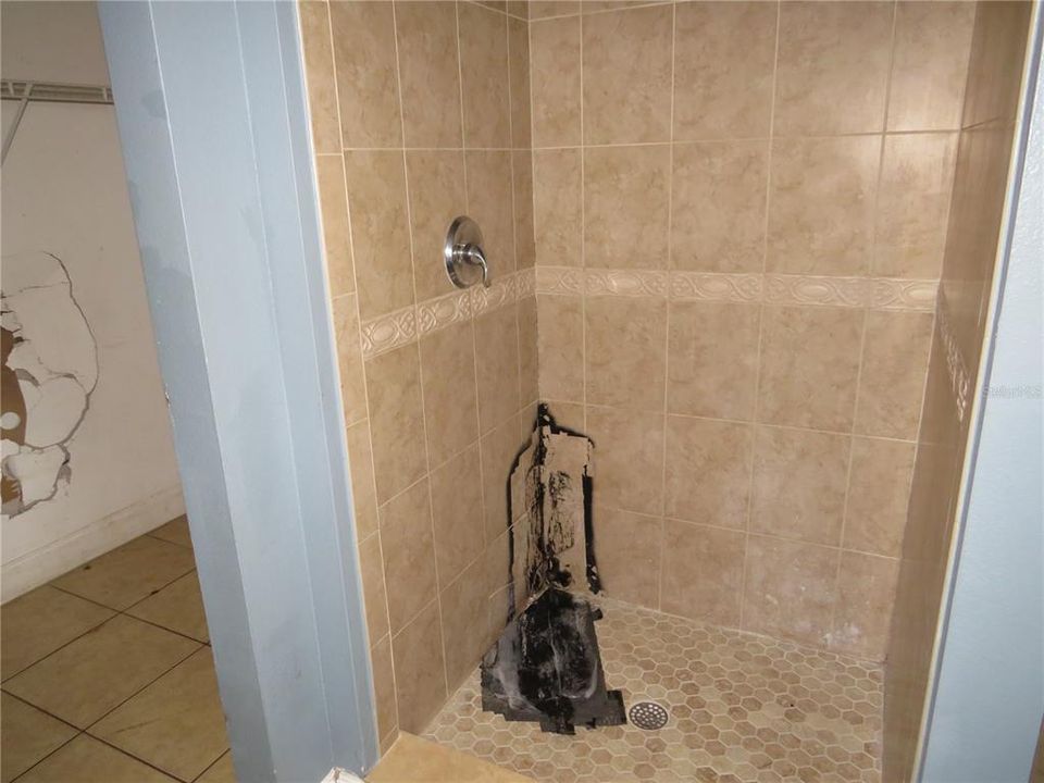 For Sale: $299,900 (3 beds, 3 baths, 1588 Square Feet)