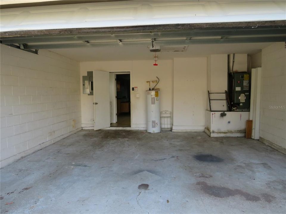 For Sale: $299,900 (3 beds, 3 baths, 1588 Square Feet)