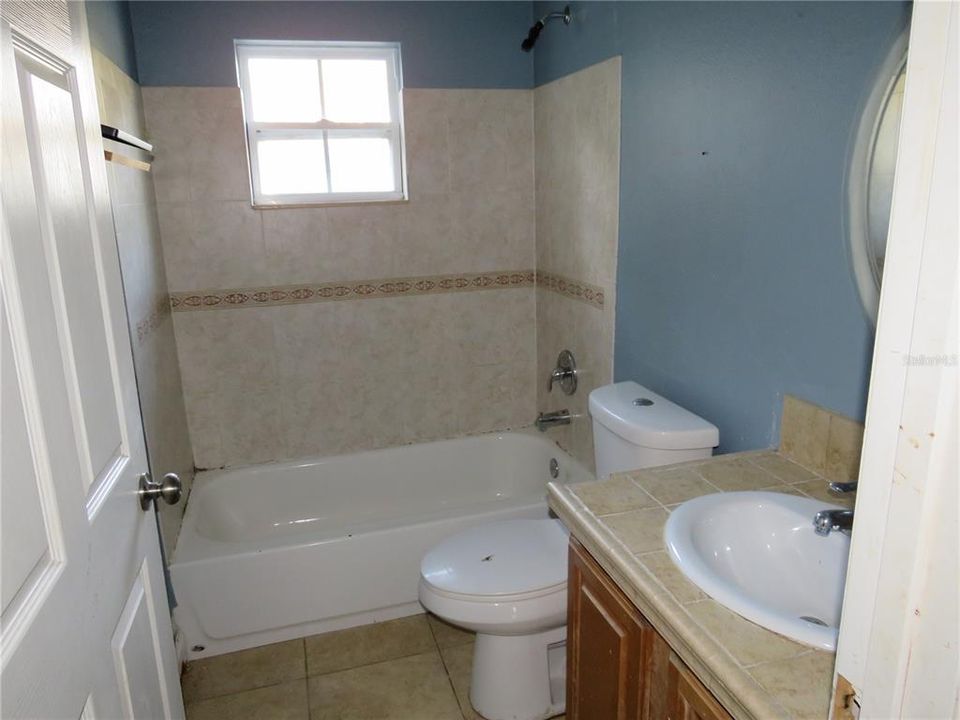 For Sale: $299,900 (3 beds, 3 baths, 1588 Square Feet)