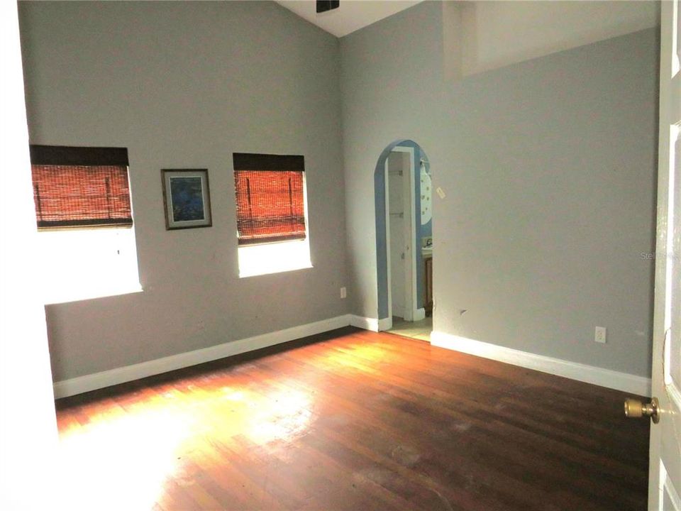 For Sale: $299,900 (3 beds, 3 baths, 1588 Square Feet)