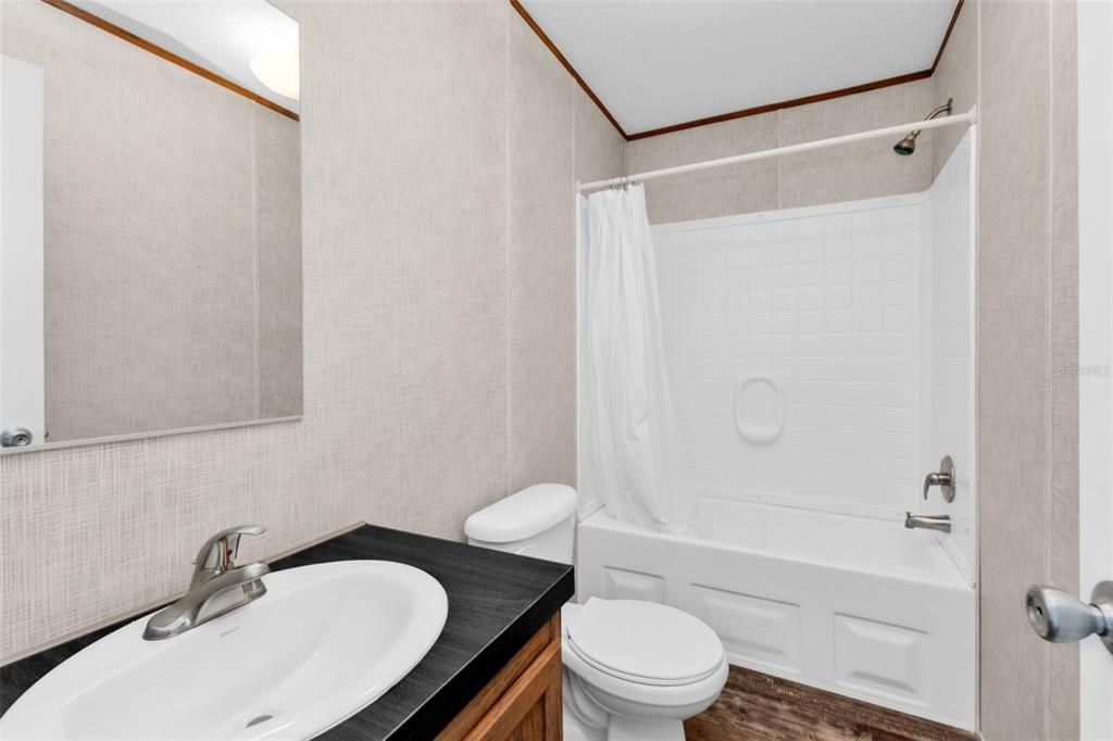 待售: $135,000 (2 贝兹, 2 浴室, 728 平方英尺)