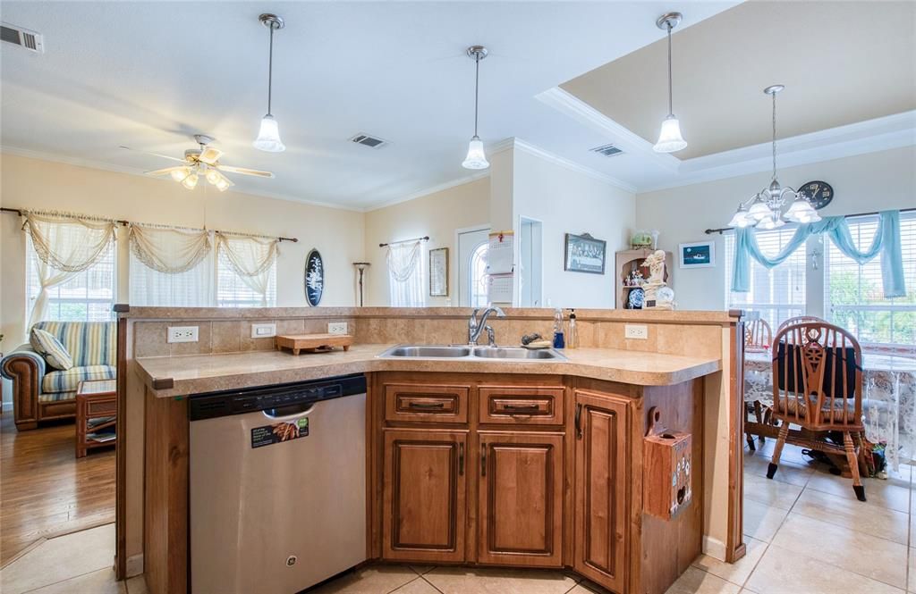 En Venta: $375,000 (2 camas, 2 baños, 1266 Pies cuadrados)