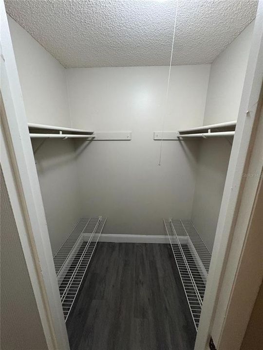 出租: $1,300 (1 贝兹, 1 浴室, 803 平方英尺)