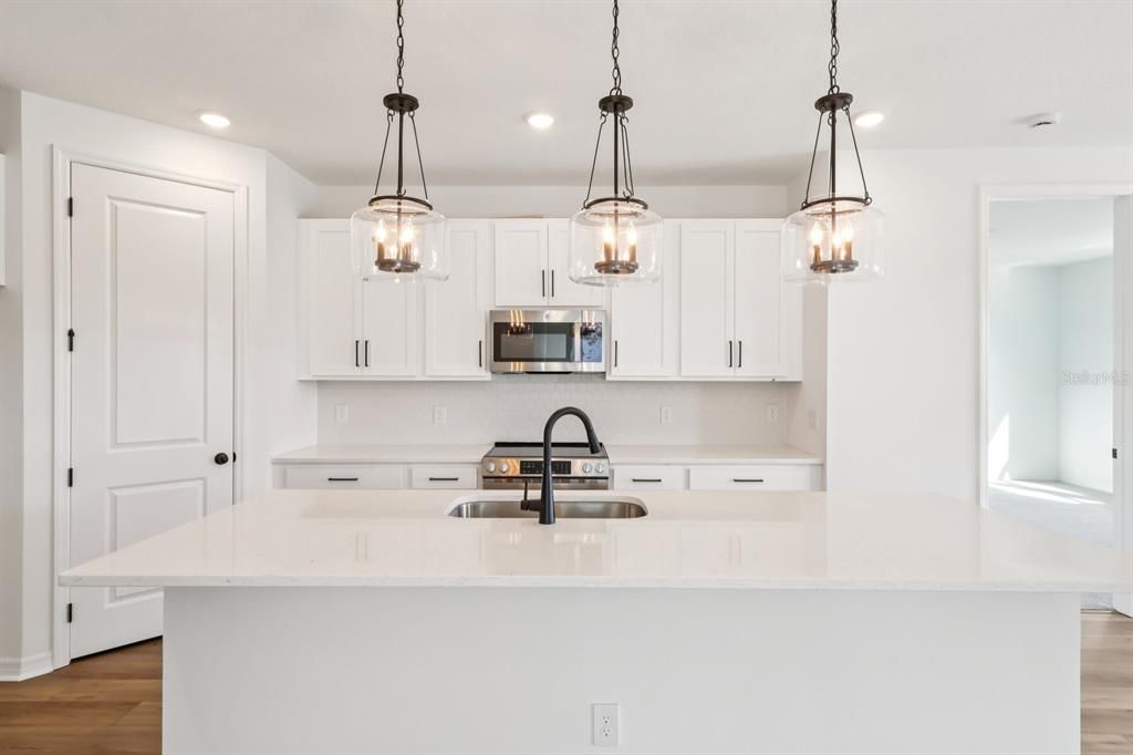 На продажу: $519,990 (4 спален, 2 ванн, 1906 Квадратных фут)