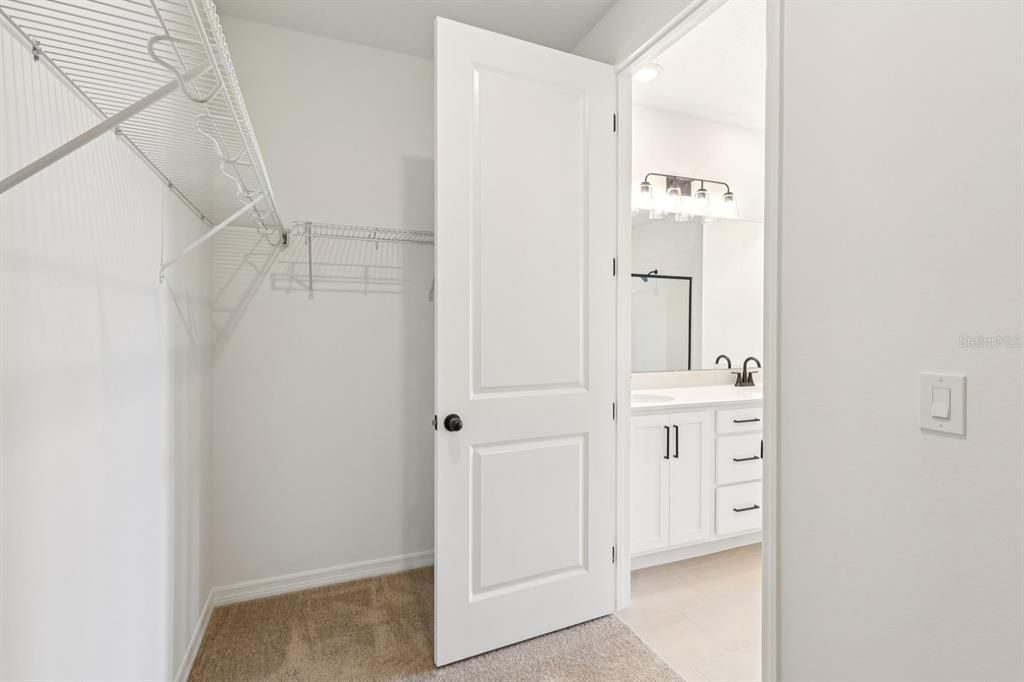 На продажу: $519,990 (4 спален, 2 ванн, 1906 Квадратных фут)