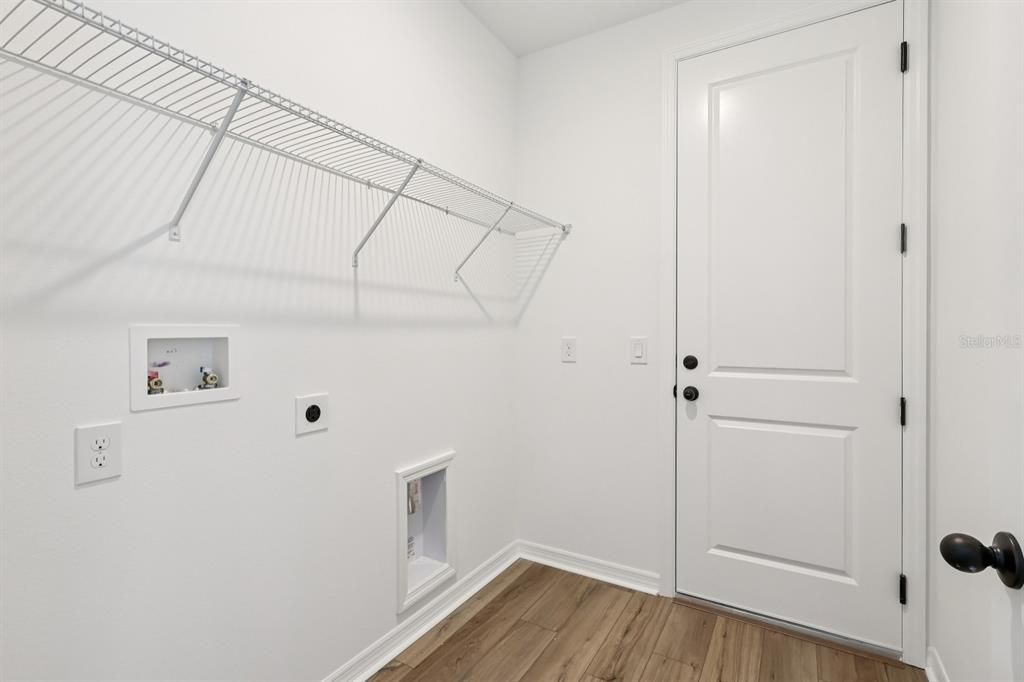 На продажу: $519,990 (4 спален, 2 ванн, 1906 Квадратных фут)